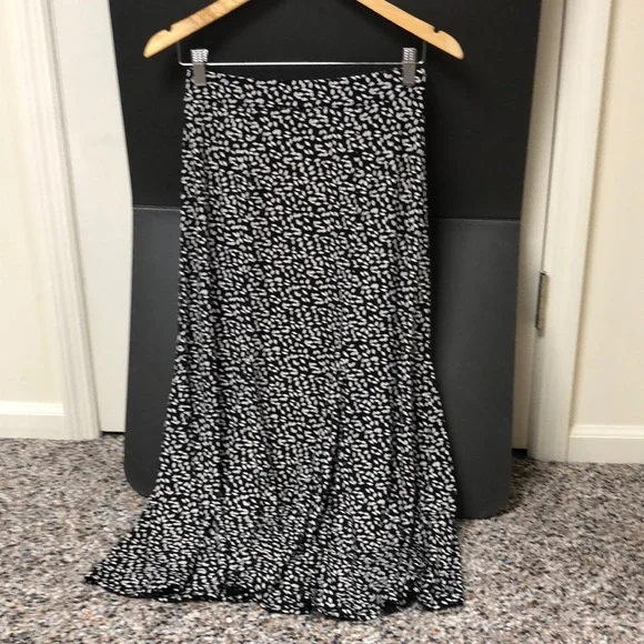 Talbots Black & White Leaf Print Midi Skirt - Size XS - Picture 4 of 9
